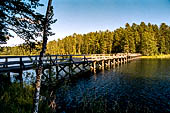 Punkaharju, Savonlinna. Il Pususilta,  Kissing Brigde , un ponte in legno che collega il Valtionhotelli con l'Hotel Finlandia.
